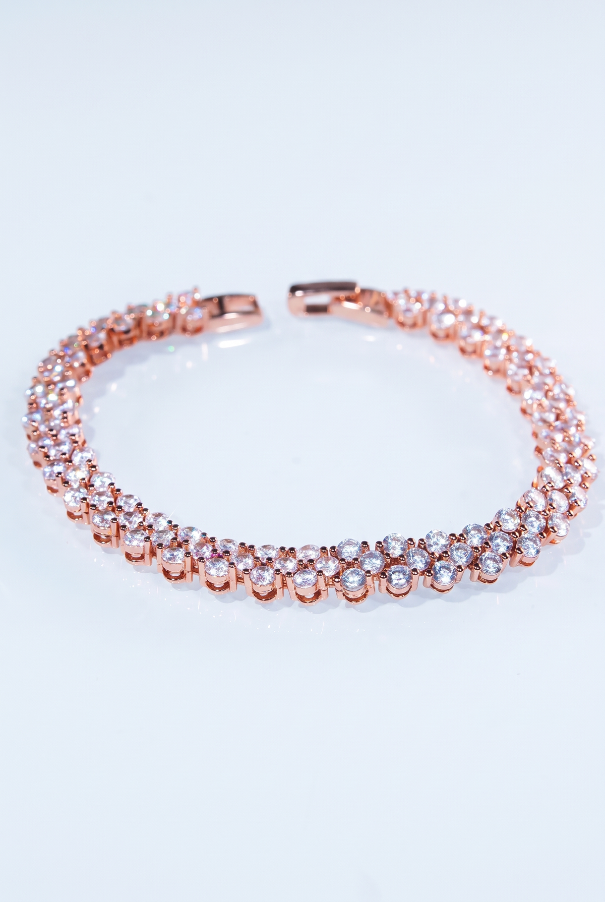 Three-heart bracelet in rose gold plated sterling silver, round moissanite in heart-shaped clusters